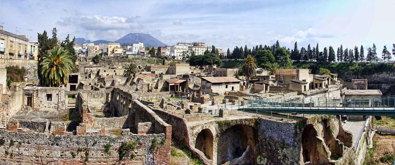 Herculaneum: Italia, historie, arkeologisk park, og kart